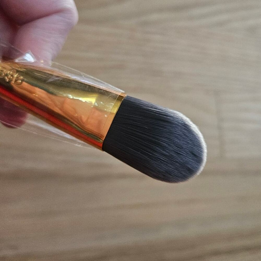 NEW! BDB Billion Dollar Brushes Foundation Brush